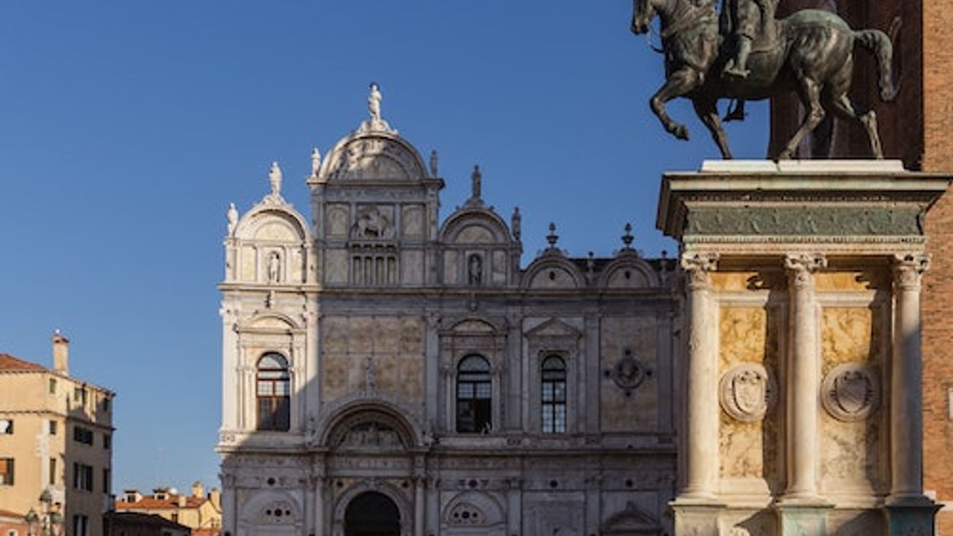 Hidden Venice: The Unusual Walking Tour & Gondola Ride