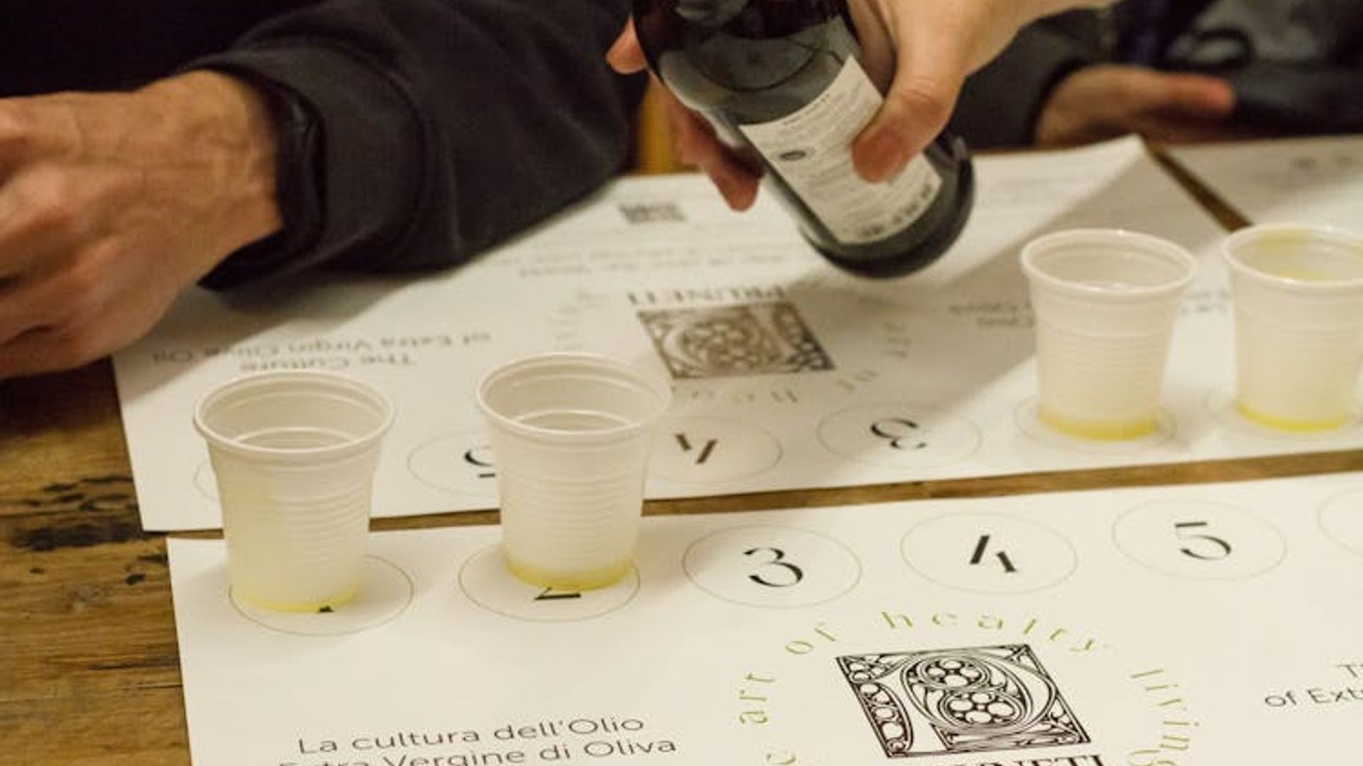 Wine windows, legends and secret corners of Florence evening tour