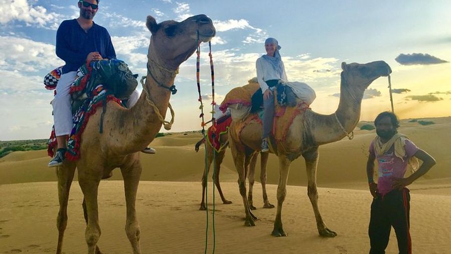 Small-Group Overnight Tour with Sunset Camel Ride, Thar Desert