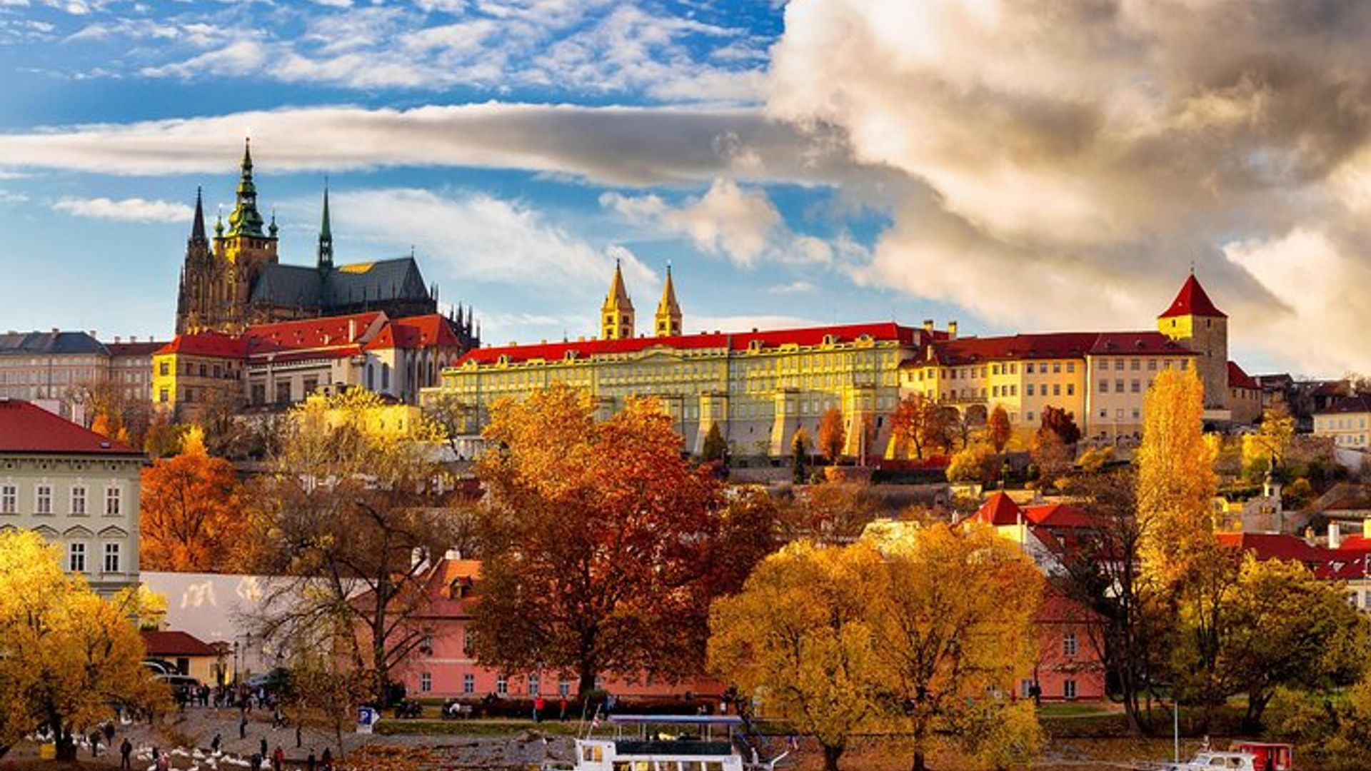 Prague Castle and Charles Bridge Morning Walking Tour