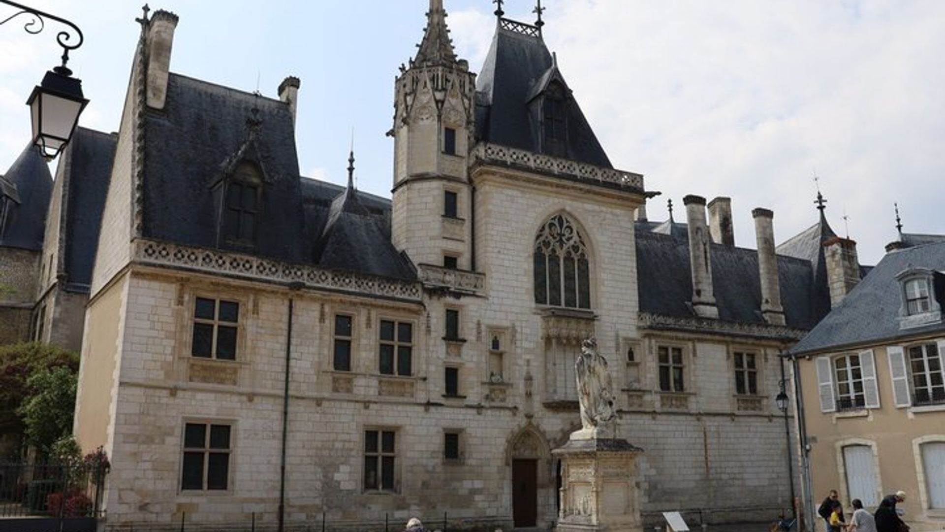 Lyon nach Bourges 1-tägige private geführte Tour mit dem Auto