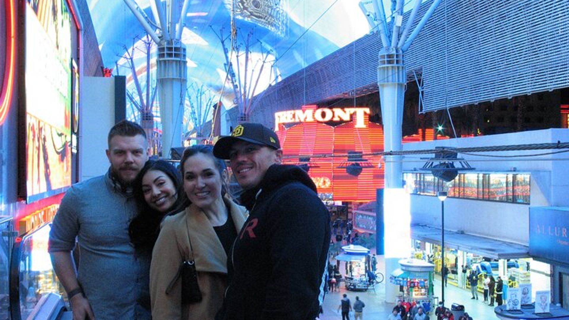 Las Vegas Private Fremont Bar Crawl with Drinks, Photos image 1