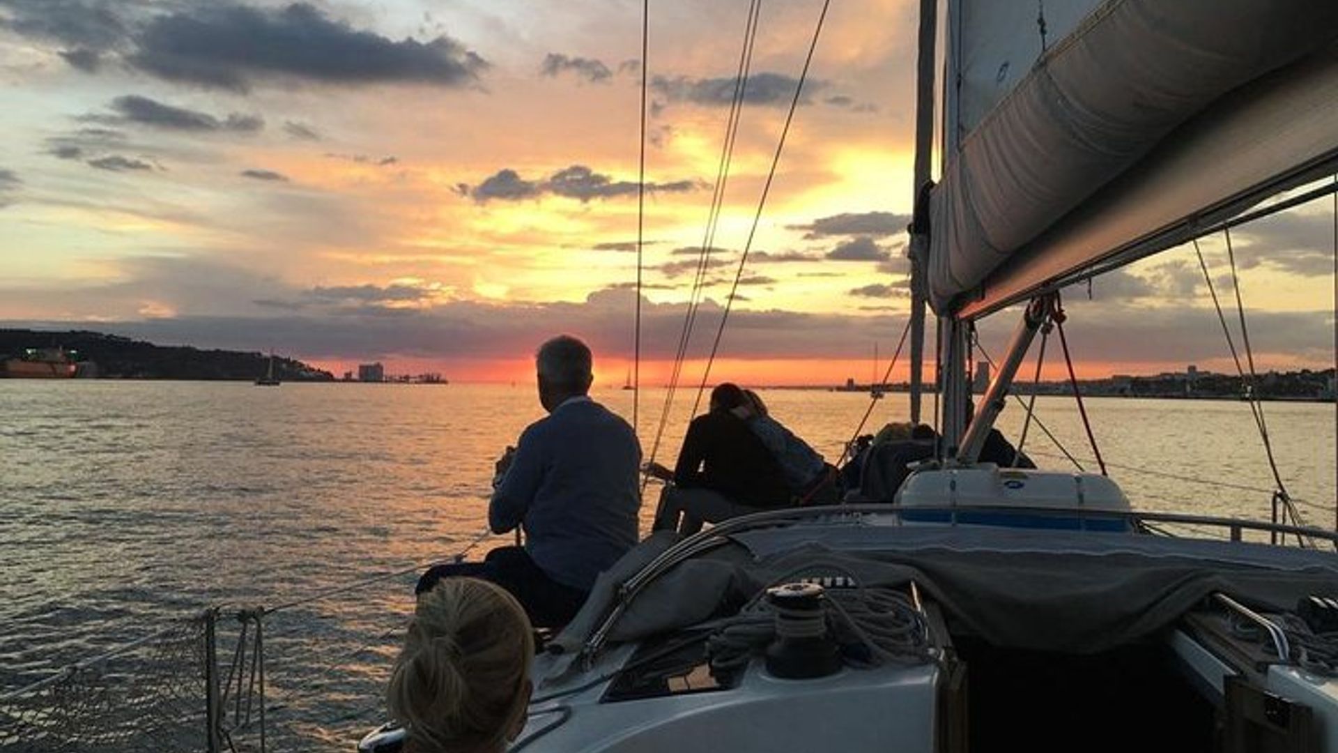 Cascais Sunset Private 2h Cruise with drinks