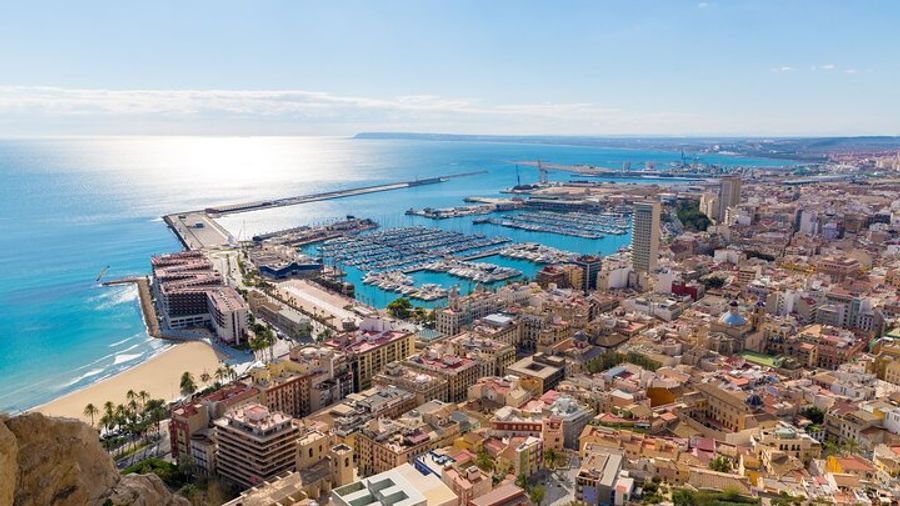 Alicante : Private Custom Walking Tour with a Local Guide