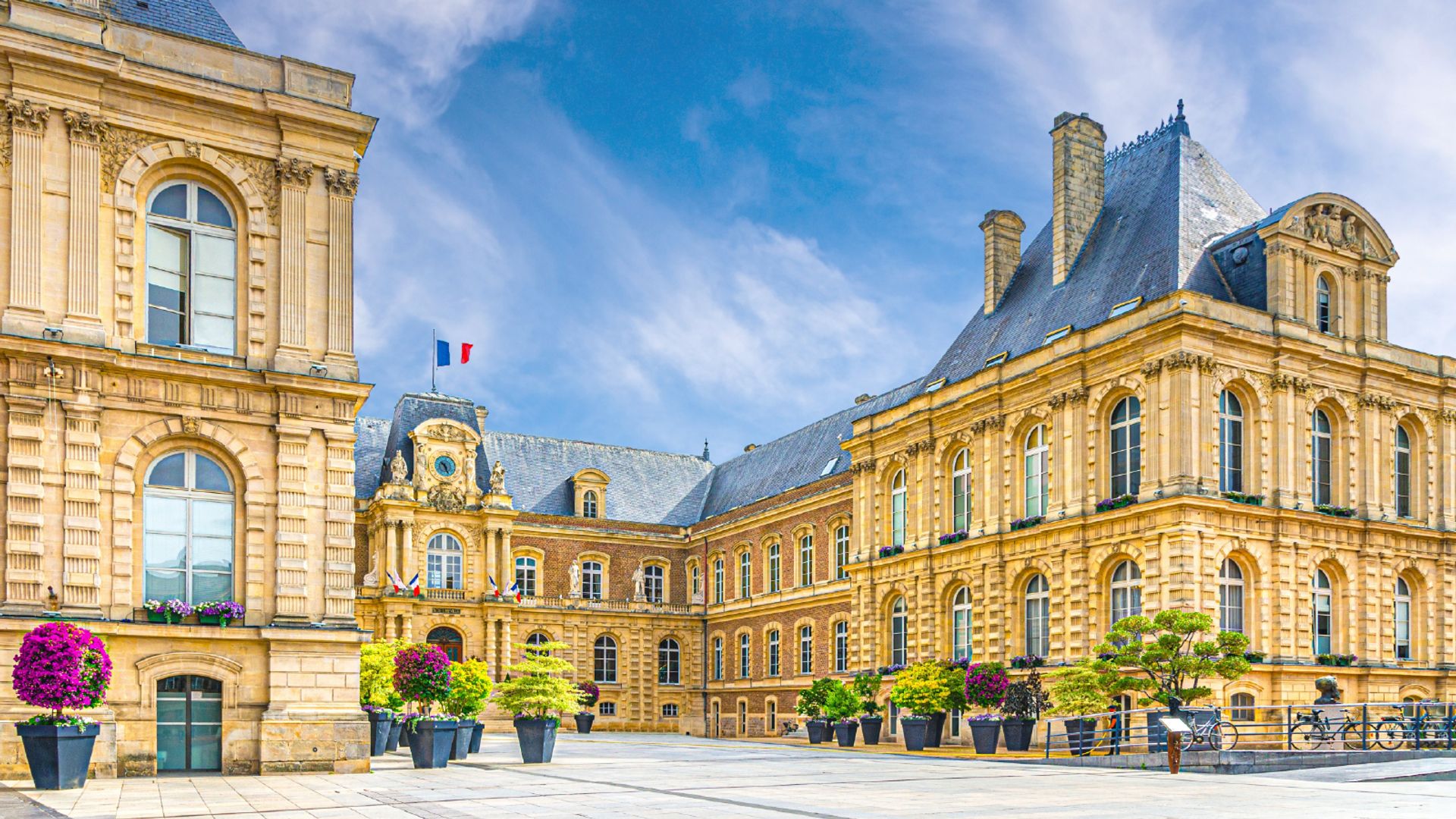 Amiens: 3.15 hours and 15 minutes audio guided walking tour and 27 audio comments