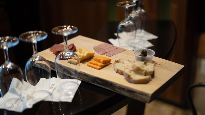 Niagara Falls: Wine Tour With Lunch in Niagara-on-the-Lake