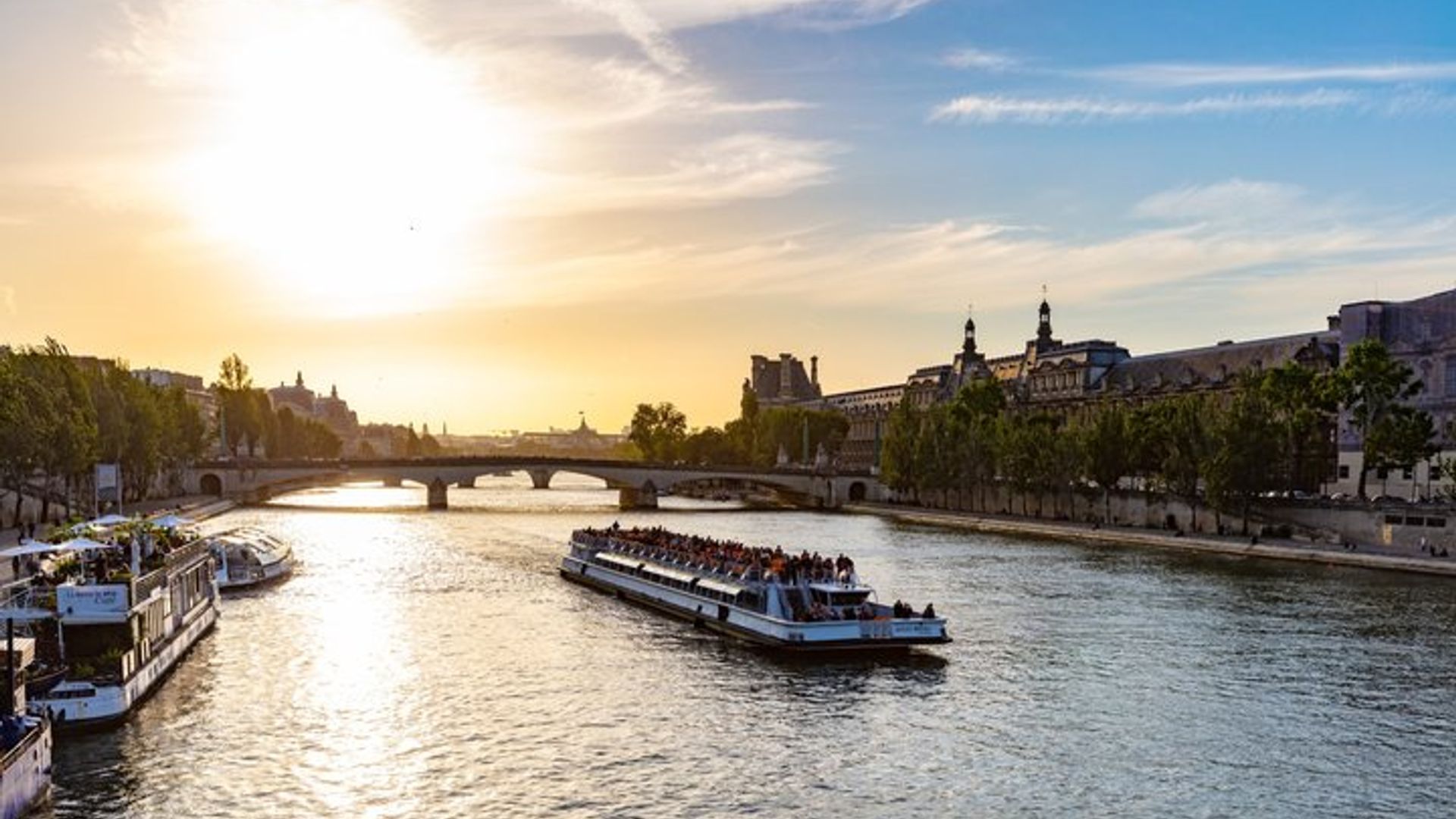 Bateaux Mouches 70-Min Seine River Cruise