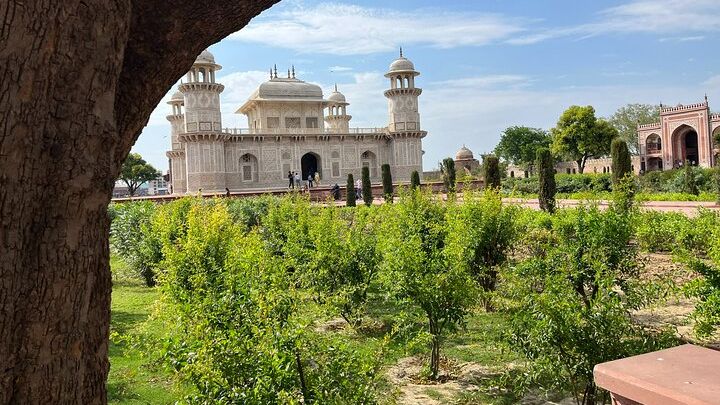 Taj Mahal & Agra Fort Tour from Delhi By Car with 5* Lunch