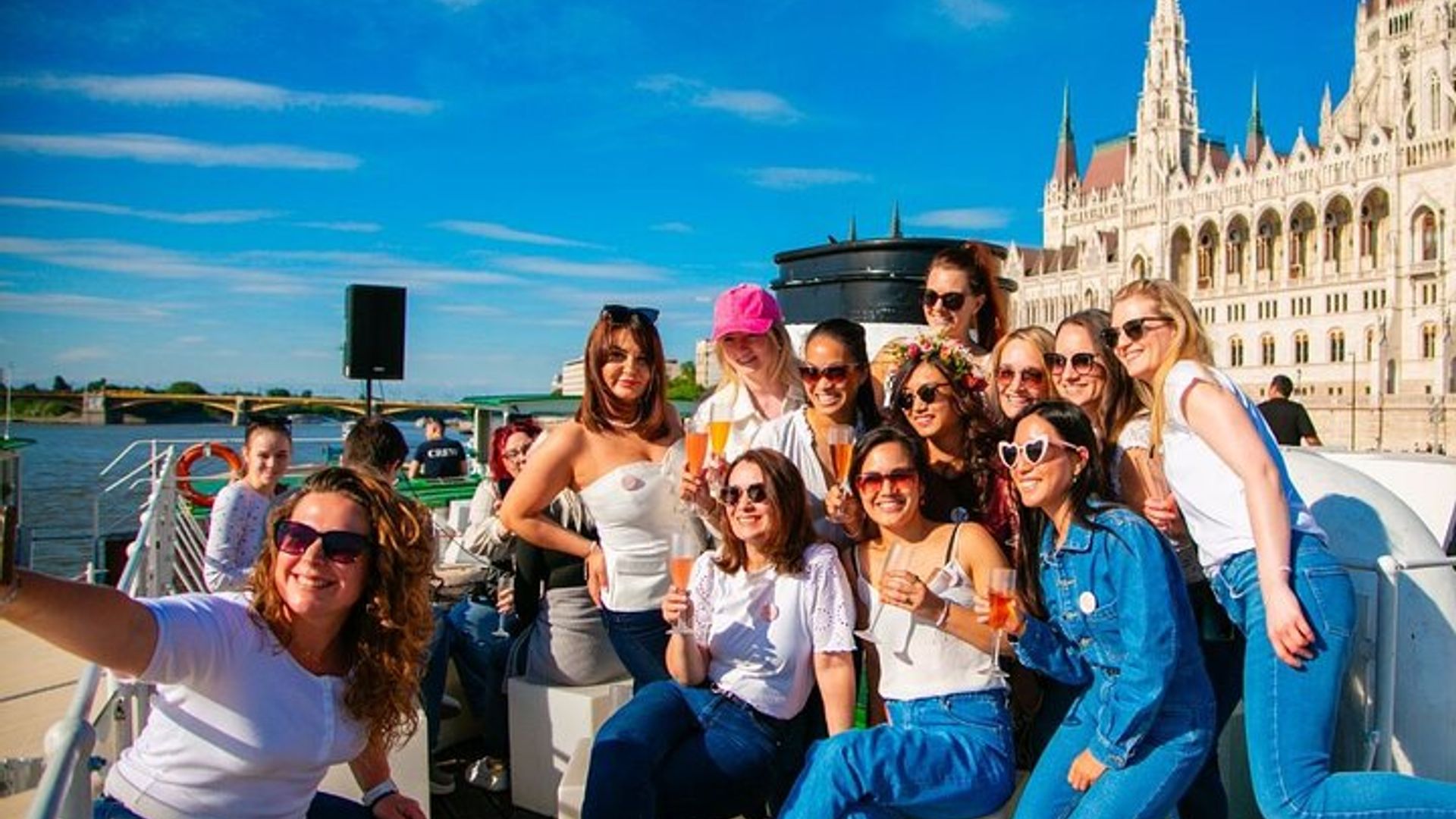 Budapest: Sunset Danube Cruise With Prosecco