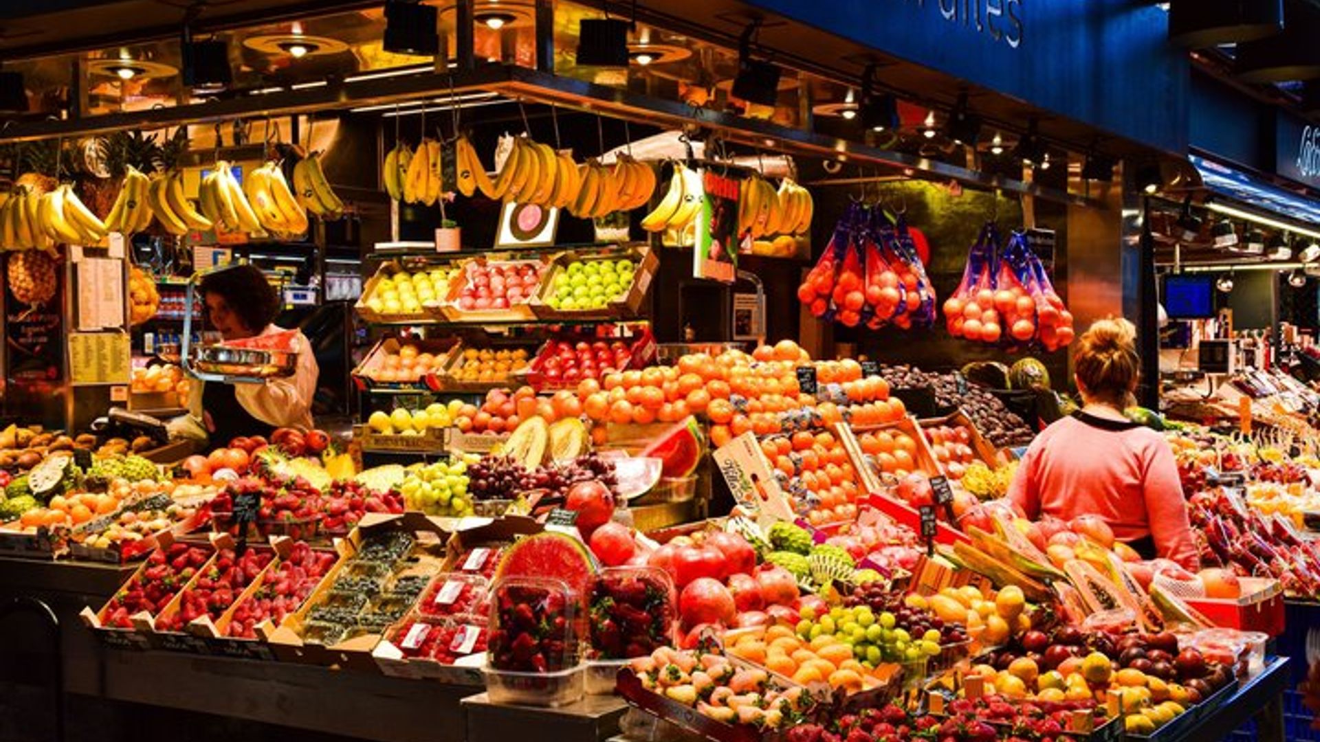 Barcelona Gothic Quarter Scavenger Hunt and Walking Tour