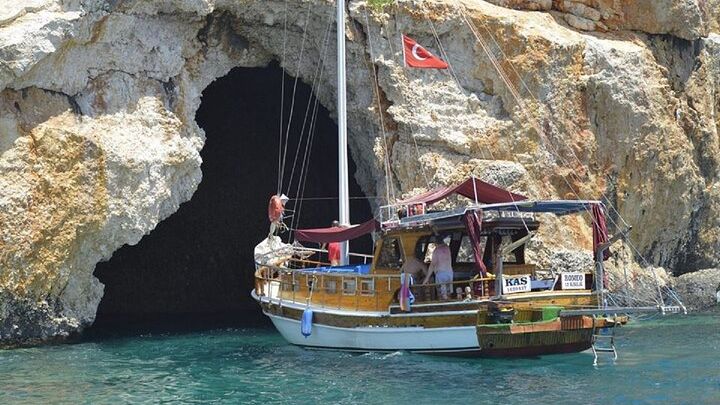 Antalya: Falez Cliffs & Waterfalls Boat Trip with Lunch
