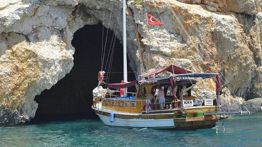 Antalya: Falez Cliffs & Waterfalls Boat Trip with Lunch