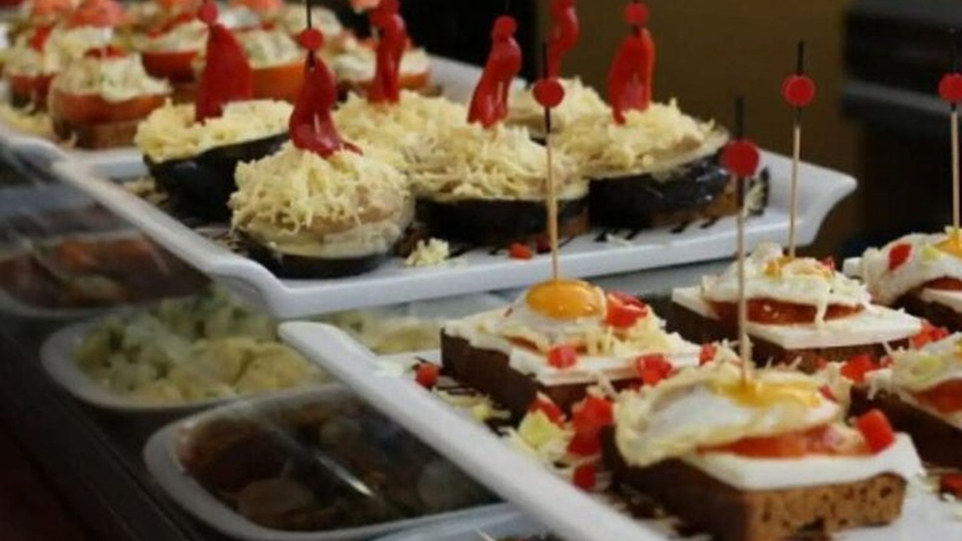 Barcelona Private Tapas Tour Including Drinks and Local Guide
