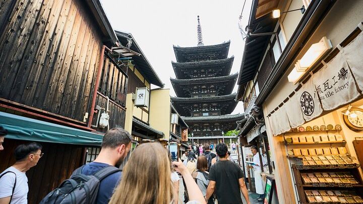 Kyoto: Gion Geisha Culture and History Walking Tour