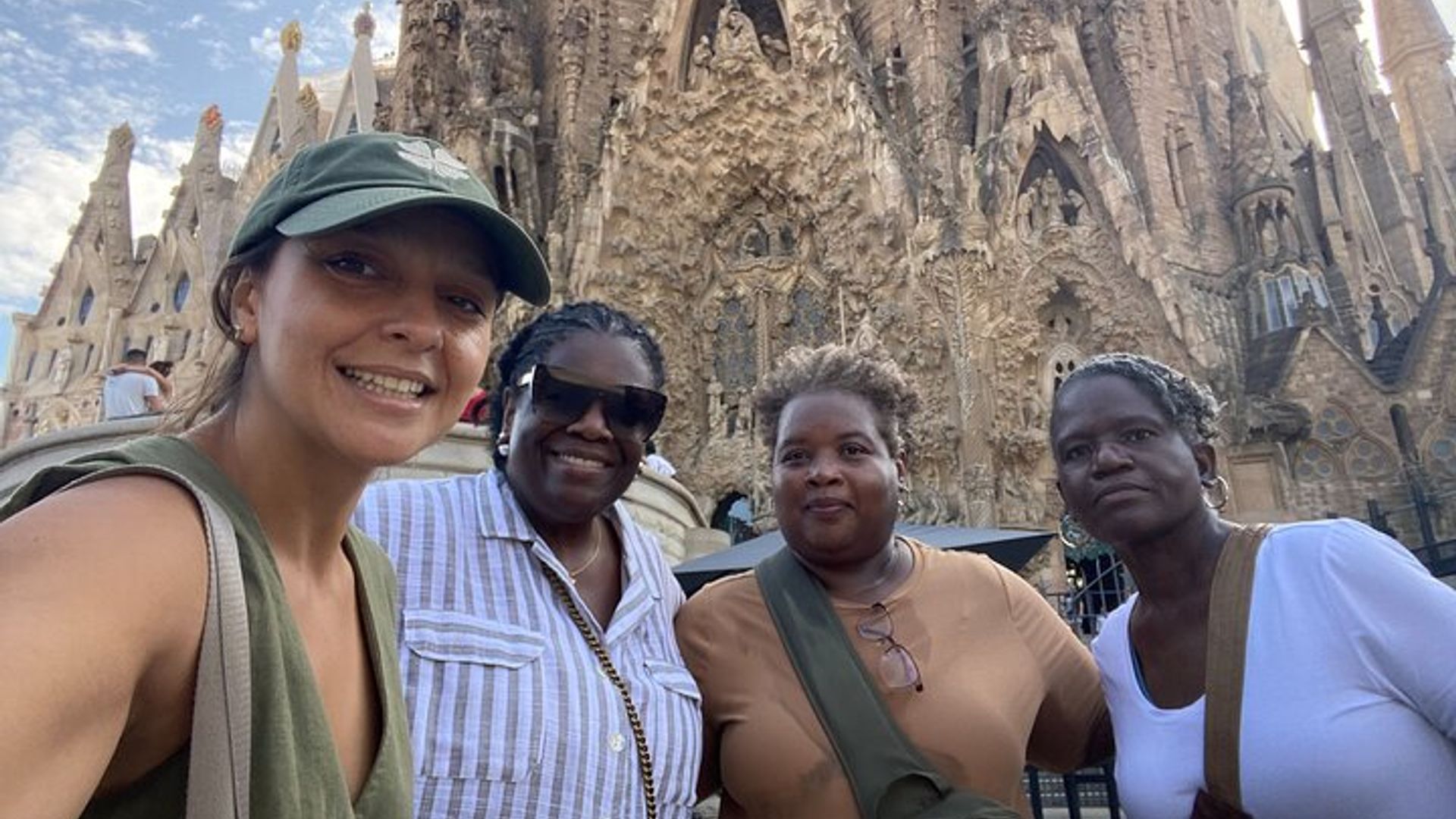 Sagrada Familia and Gaudi Tour With Tickets