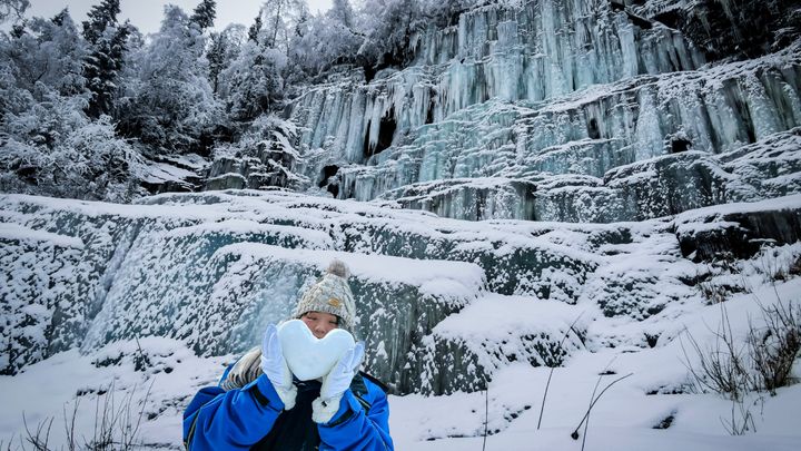 Rovaniemi: Korouoma Canyon Frozen Waterfalls Hike Tour & BBQ - Small Group