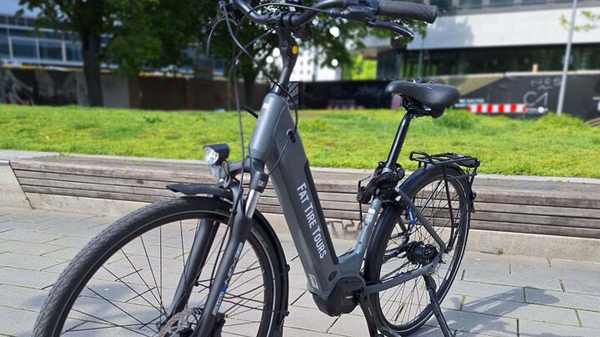 Milan Small-Group City Highlights Cycling Tour