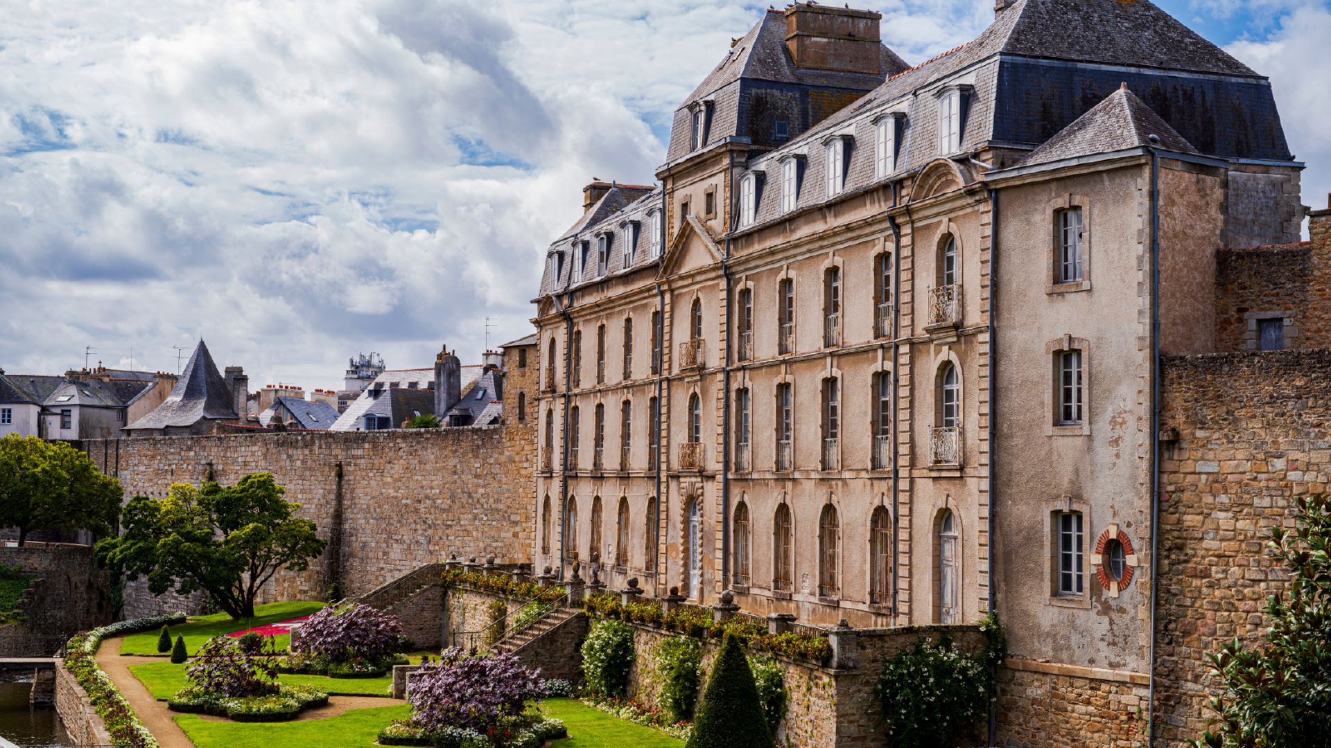 Vannes: Audio guided walking tour (1h20 - 18 audio comments)