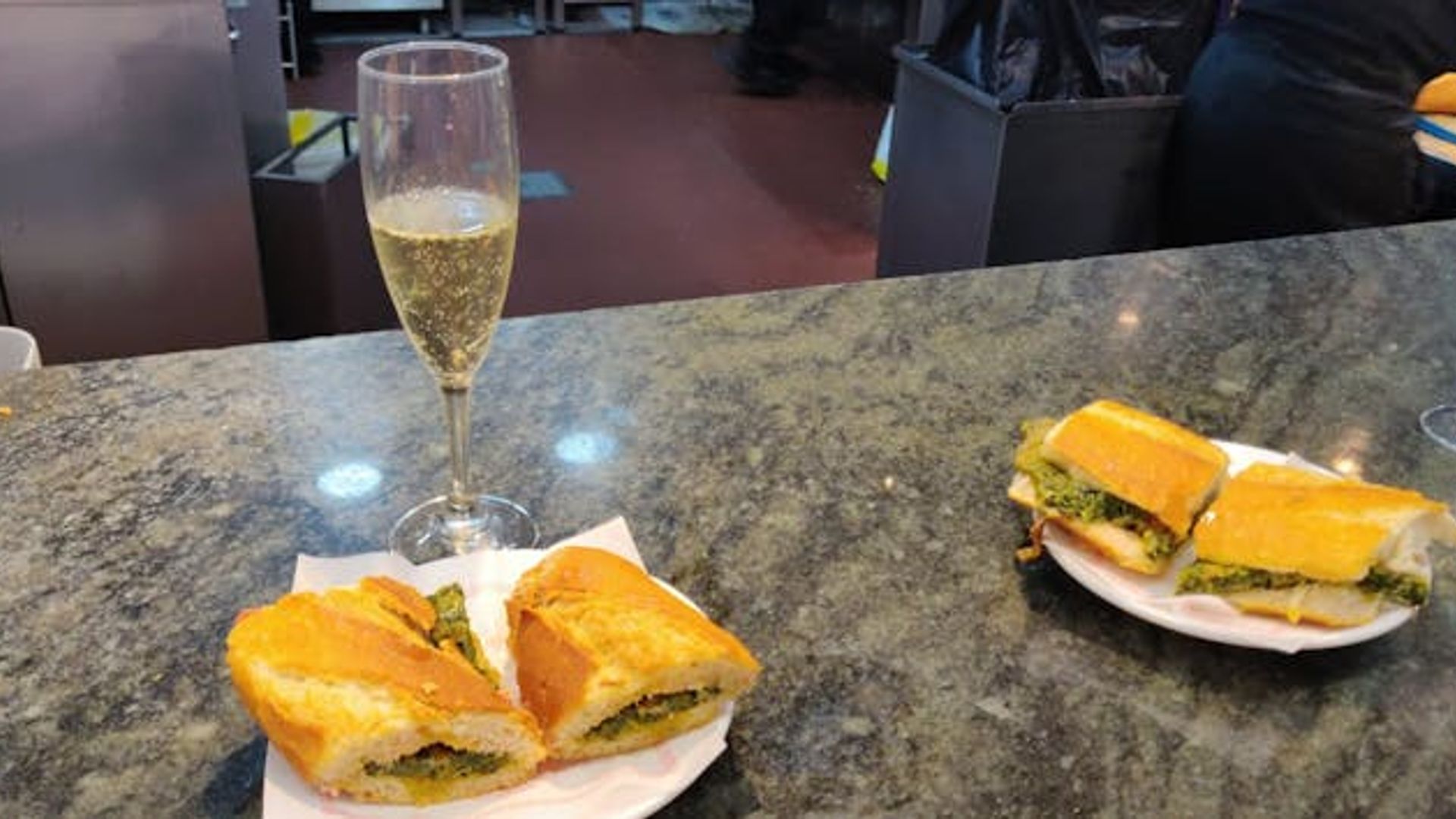 Barcelona: Gothic Quarter Walking Tour (with Pintxos Tasting)