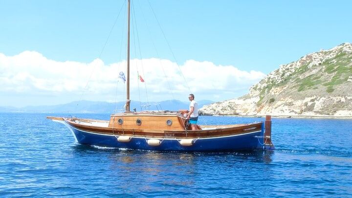 Cagliari Boat Tour With Snorkeling and Local Food