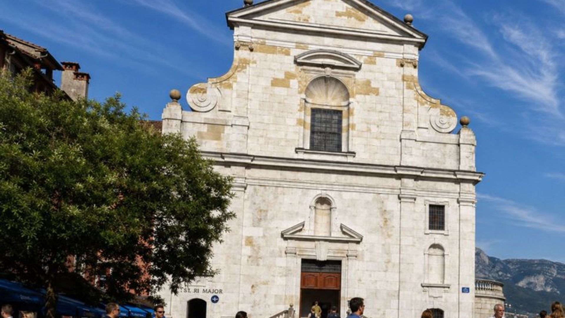 Annecy Scavenger Hunt & Highlights Self-Guided Walking Tour