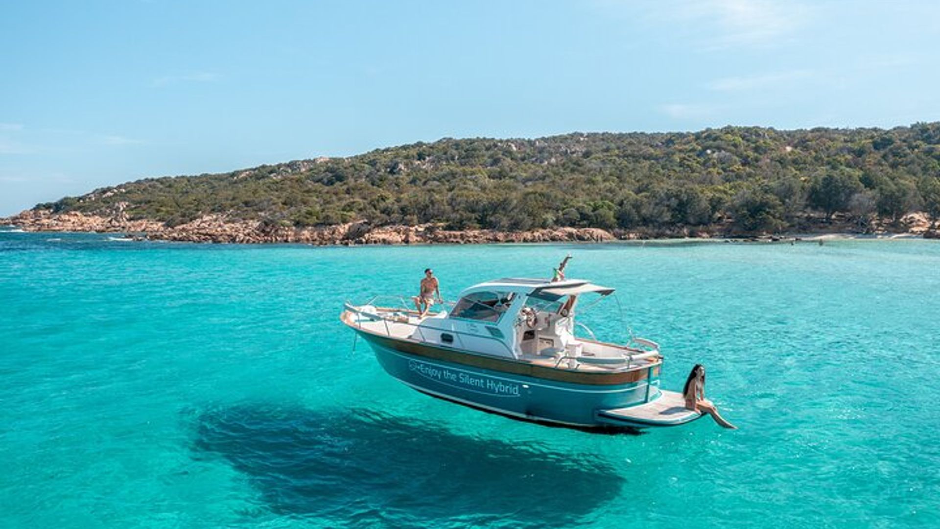 Excursion en bateau Costa Smeralda en bateau hybride avec arrêts et apéritif