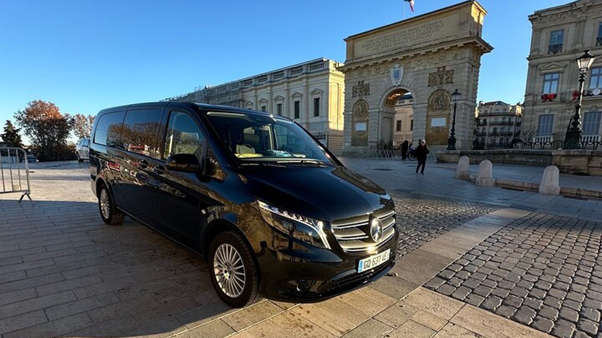 Privater Transfer von Avignon zum Flughafen Marseille