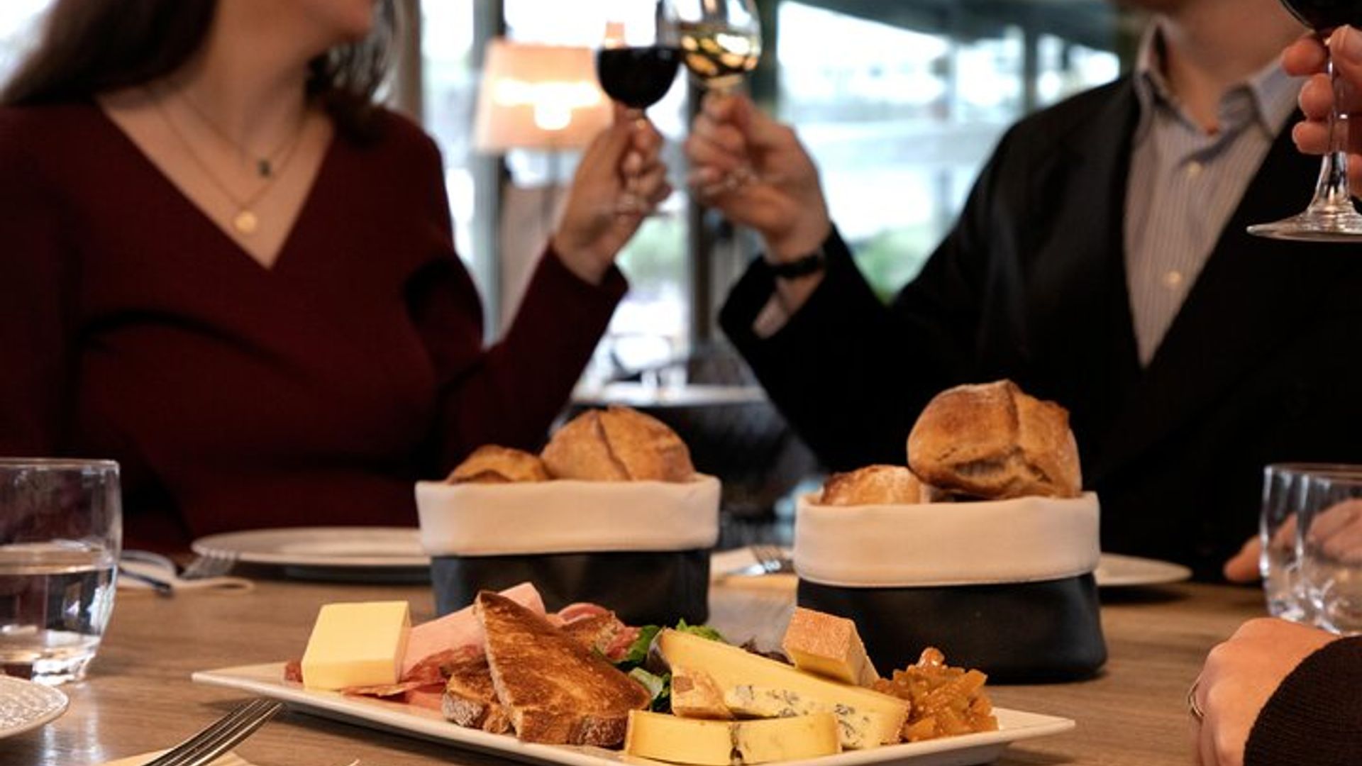 Paris: Seine River Cruise and 3-Course Bistro Dinner Package