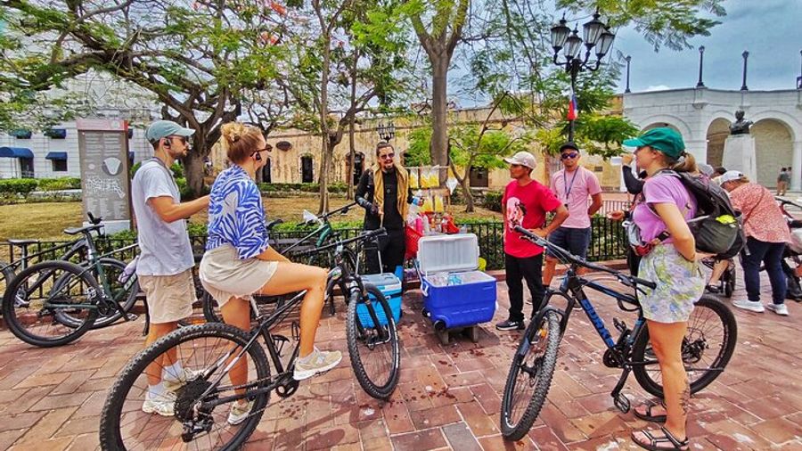 Panama Bike Tour with food tasting included by Paradox Experience