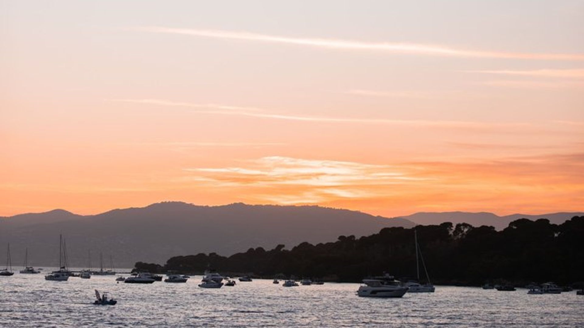 Marina Baie des Anges | Le Coucher de Soleil | Anse de la Salis