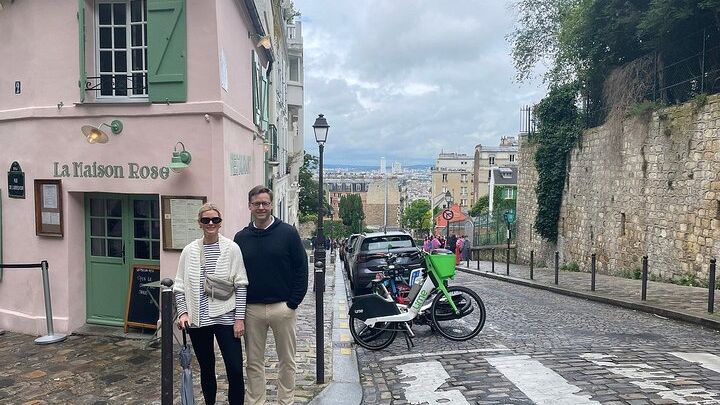 Paris' Montmartre and Sacre Coeur: Private Guided Walking Tour