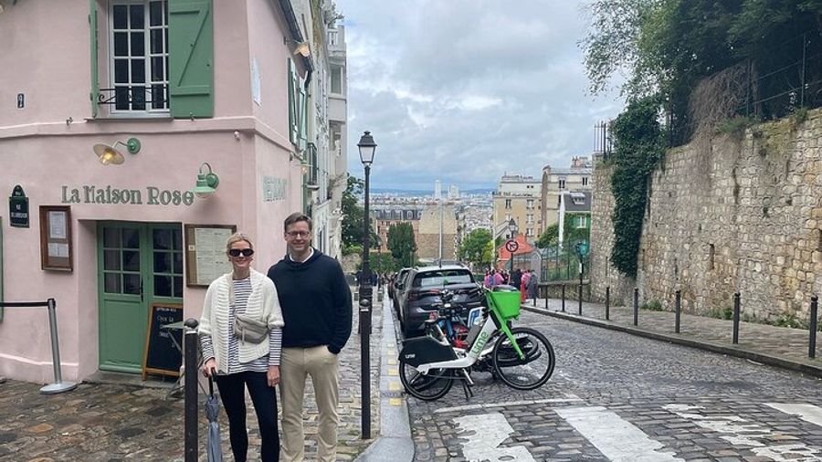 Paris: Montmartre and Sacre Coeur Private or Small-Group Tour