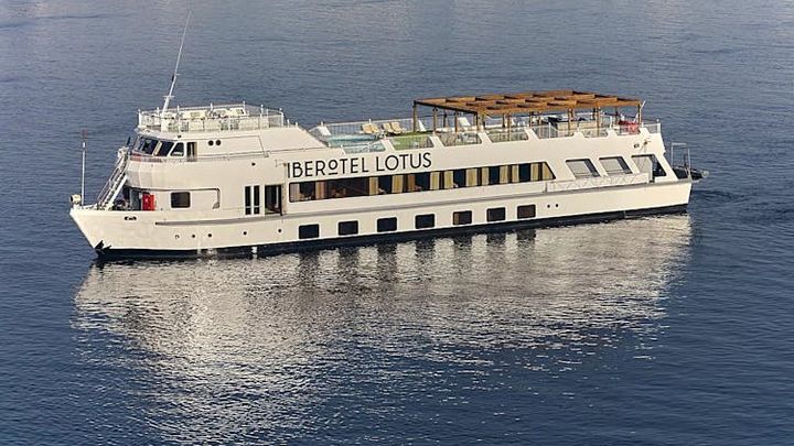 Luxor Guided Tour from Marsa Alam with Nile Cruise and Lunch