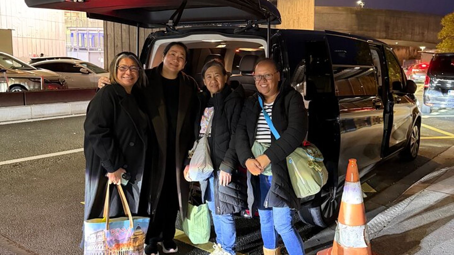 Paris Private Transfer to CDG or Orly with Luxury Upgrade