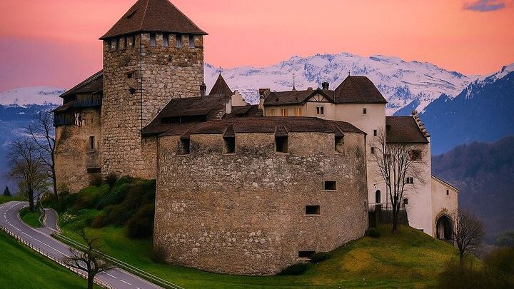 Discover 4 Countries in One Day from Zurich in Small Group