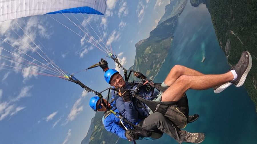 Tandem paragliding flight in Lucerne