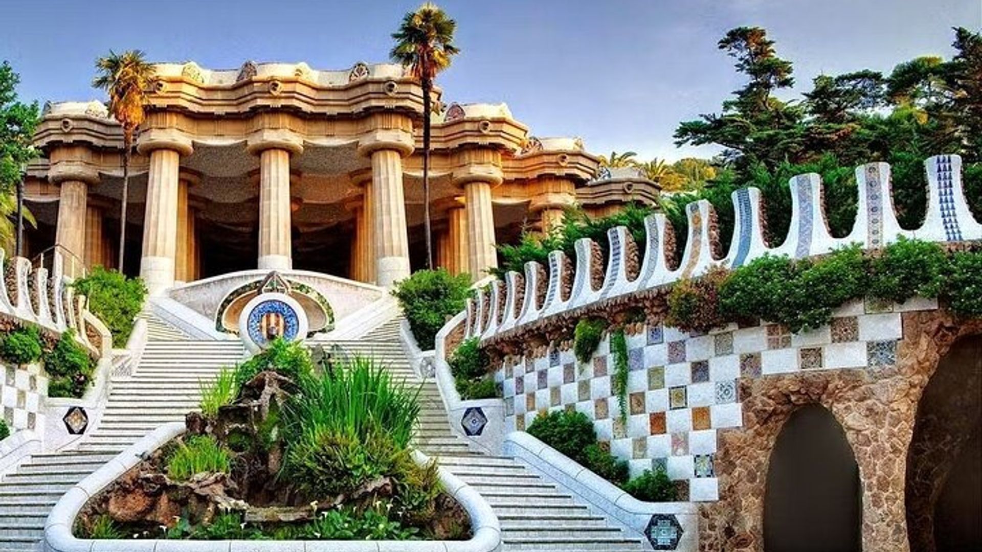 Barcelona Park Güell: Guided Tour with Park Entry and eBook