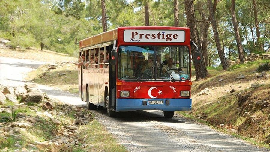 Side Bus and Boat Tour: Mosque, Waterfall, Ruins, Green Canyon