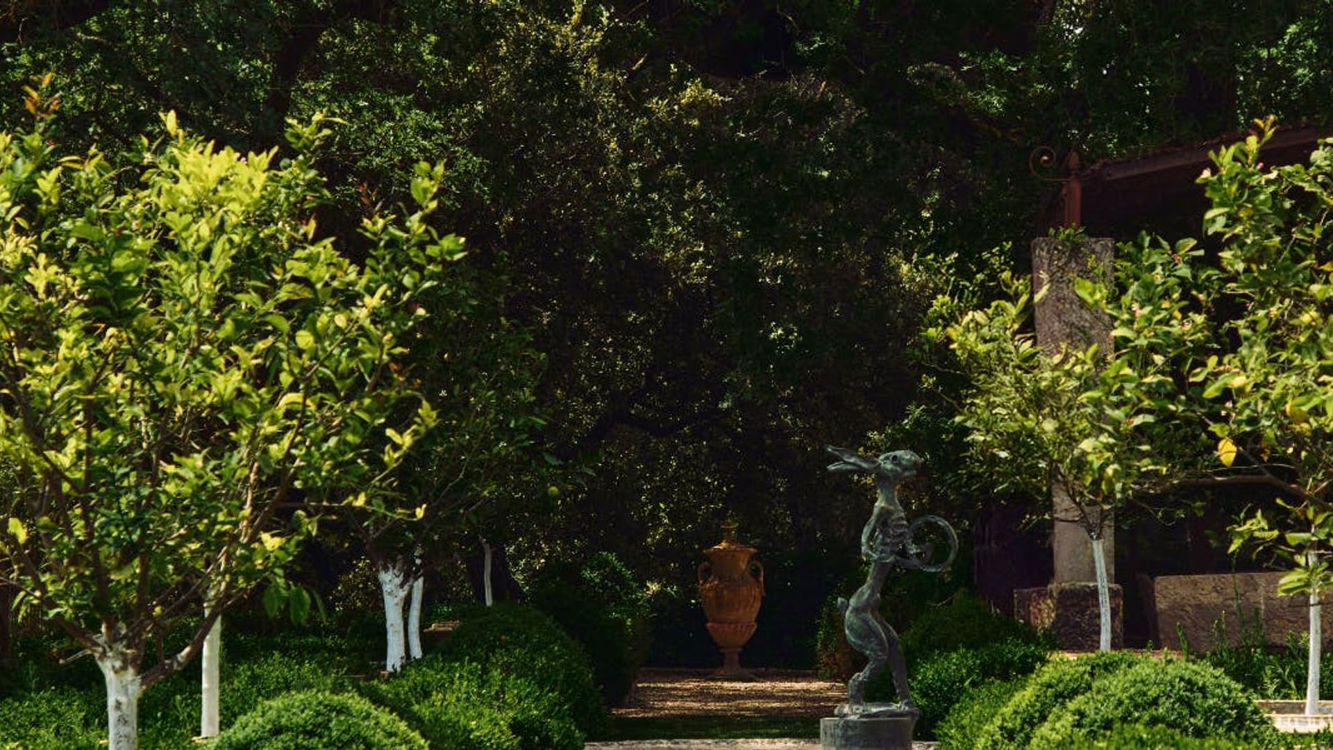 Guided tour of the Remarkable Garden at the Commanderie de Peyrassol