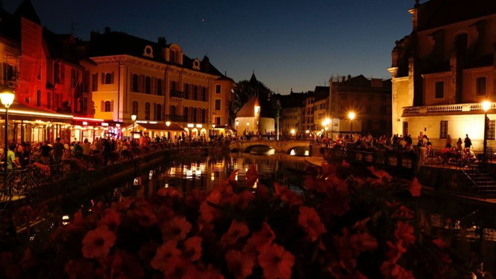Annecy 1h30 Insider Walking Tour With Local Guide