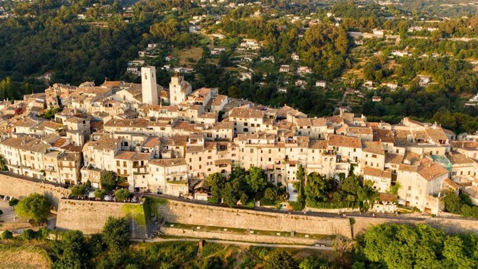 Villages de contes de fées de la Côte d'Azur et découverte des parfums