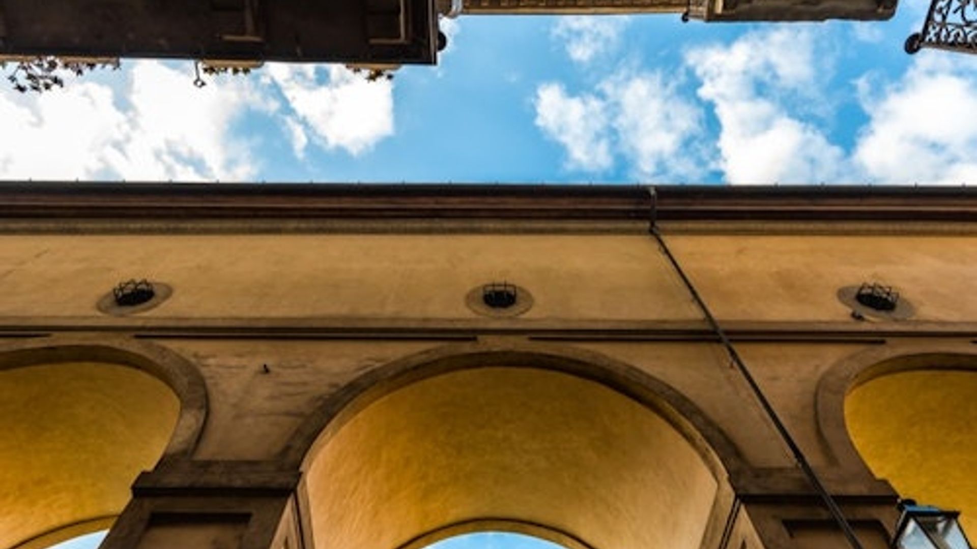 Uffizi Gallery & Vasari Corridor: Reserved Entry + Small Group Guided Tour