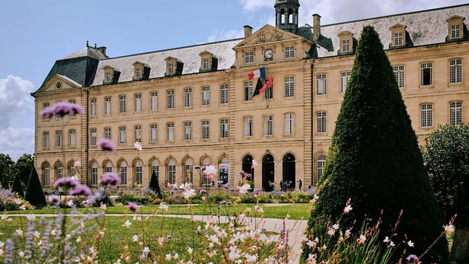 Excursión a pie privada a Caen con un local