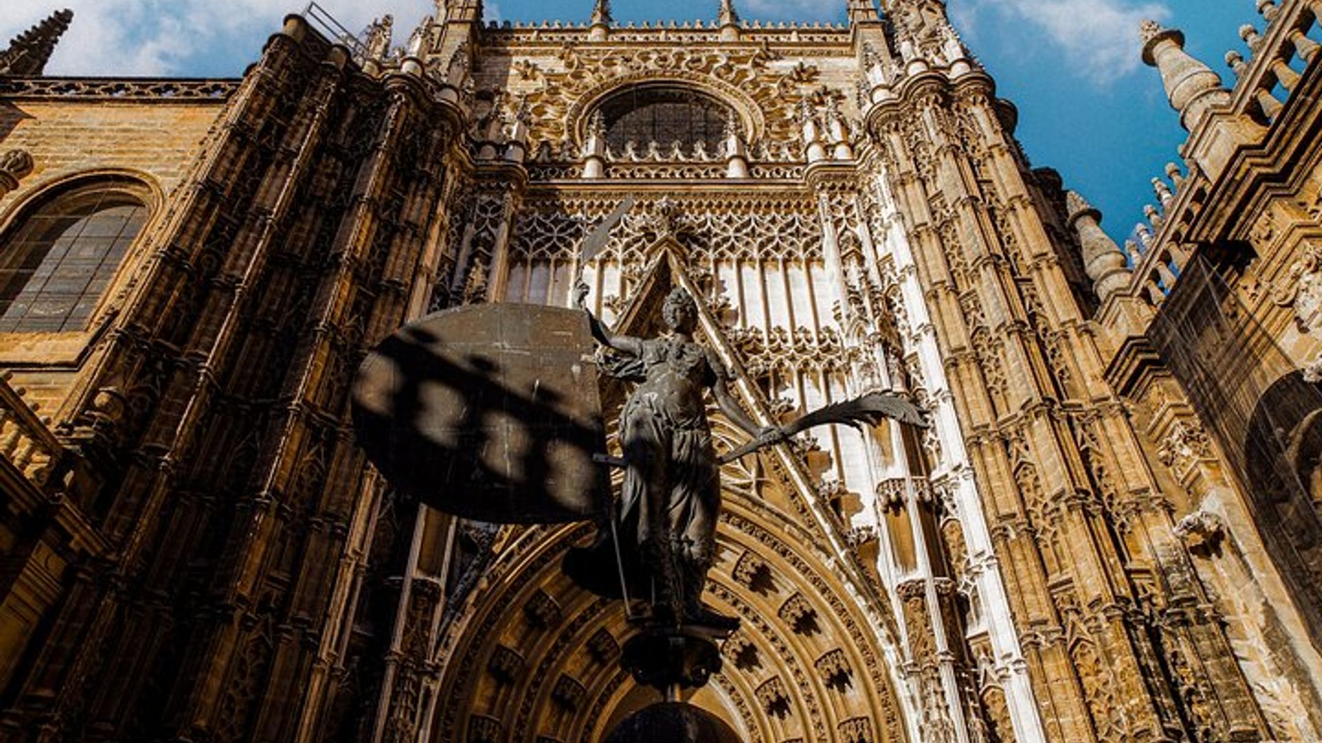 Skip the Line Seville Alcázar, Cathedral & Giralda Guided Tour