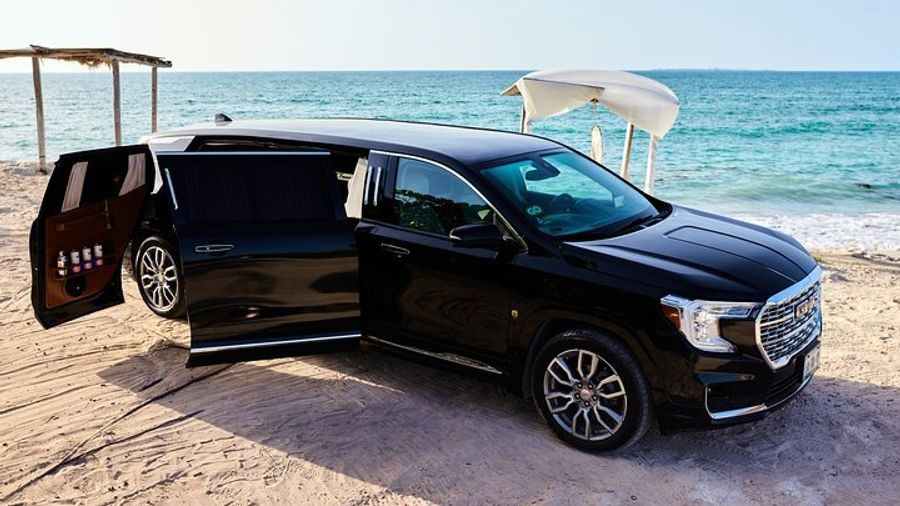 Cancun Airport to Puerto Morelos Private Limousine Transfer