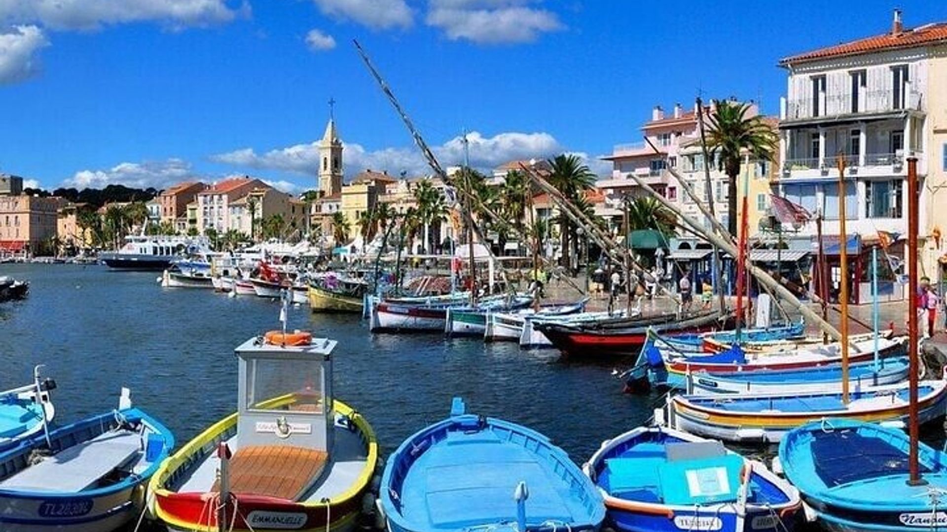 2 Best Villages of Var Region and Wine Tasting from Sanary port
