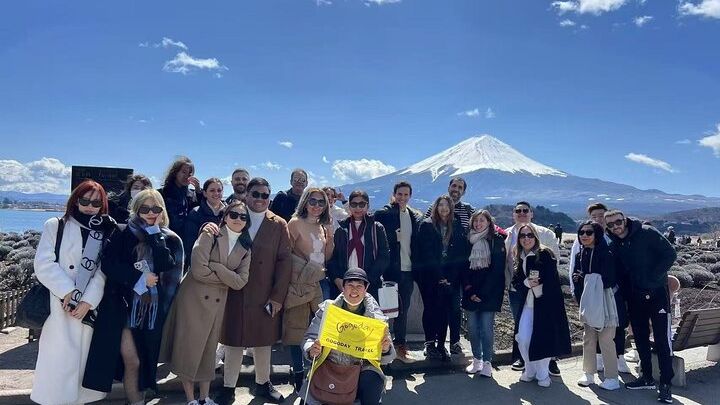 Mt. Fuji 5th, Oshino Hakkai, Onsen/Outlets: Tour From Tokyo