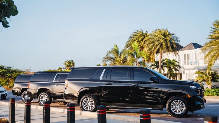 Private Round - Trip Airport Transfer in Aruba Luxury SUV