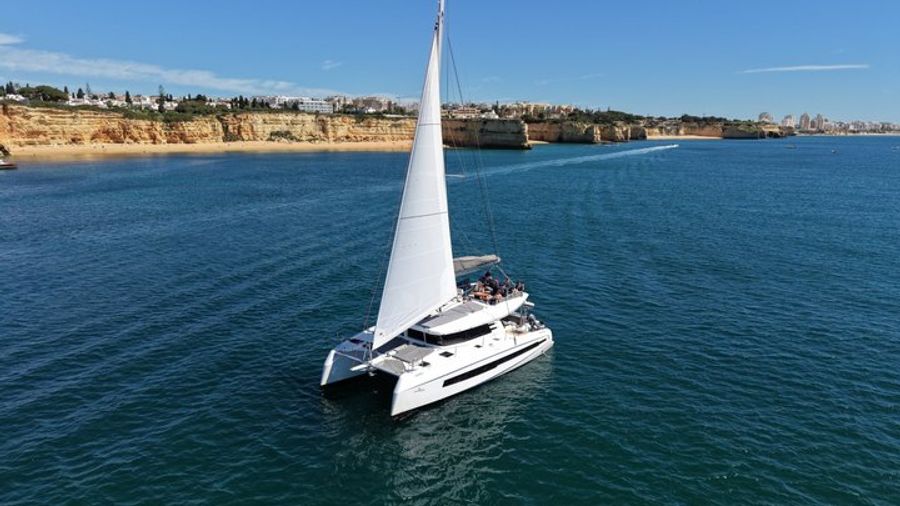 Albufeira: Benagil Cave Catamaran Cruise With Gourmet Snacks