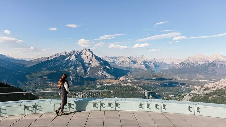 Calgary to Minnewanka, Johnston Canyon, and Banff Day Trip